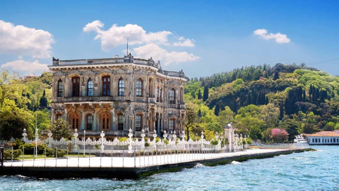 اطلالة قصر كوتشوك سو التاريخي اسطنبول