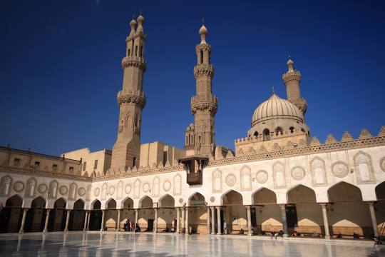 مسجد الأزهر بالقاهرة